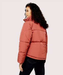 ملابس نسائيه